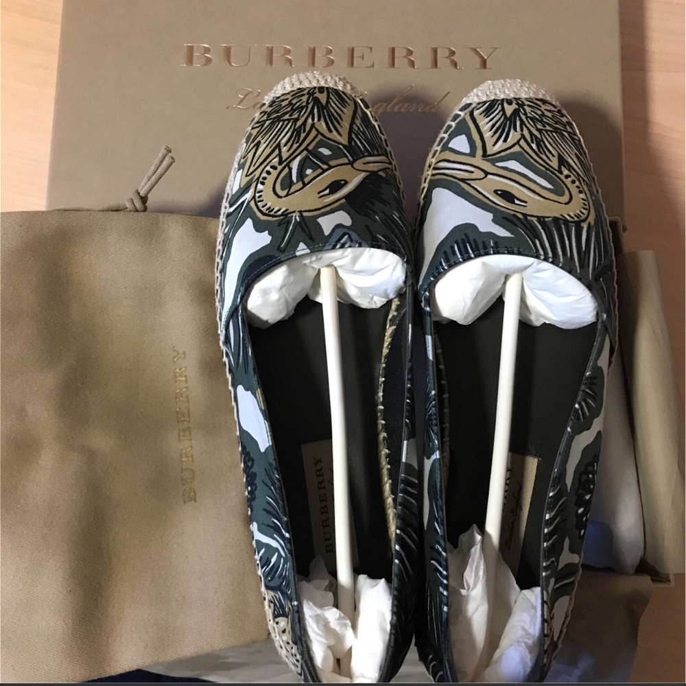 Brand New Burberry Flat